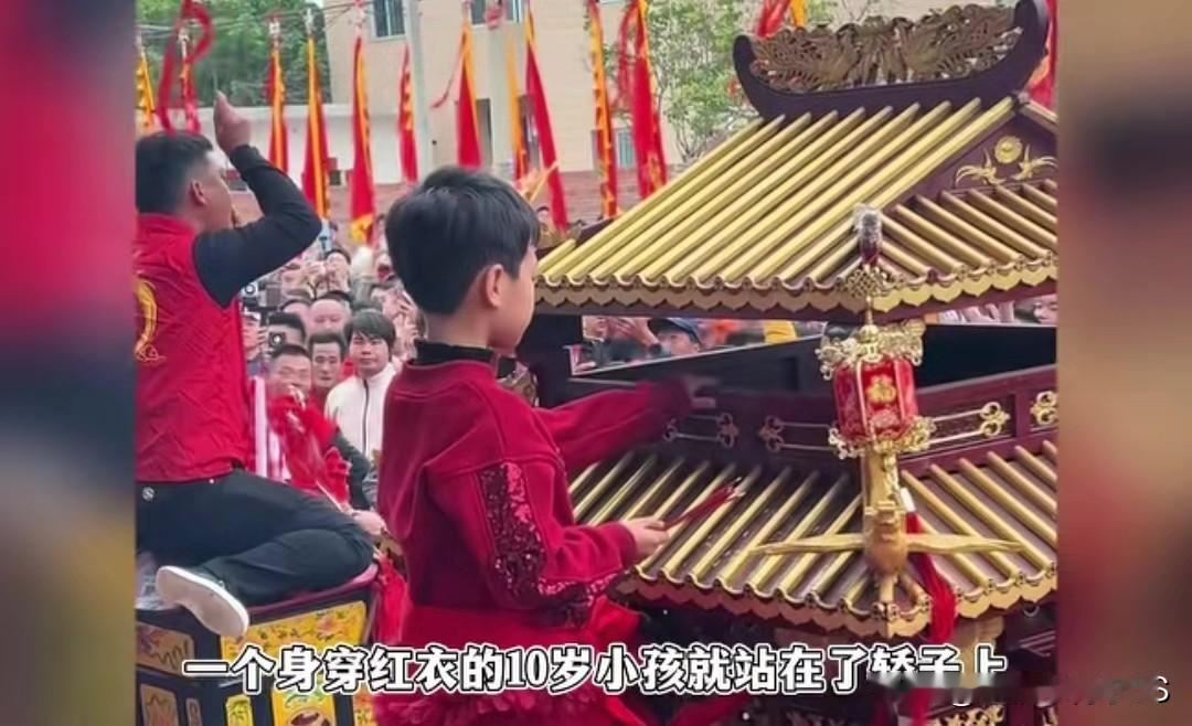 湛江小妈祖换人事件后续：10岁娃穿红衣登轿，官方说全是巧合，你信吗？

起因正月