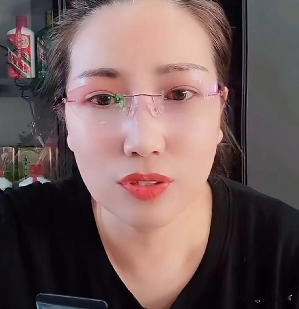 三驴妈隔空喊话某人放我们娘俩一条生路！

          我直播聊聊老头和三