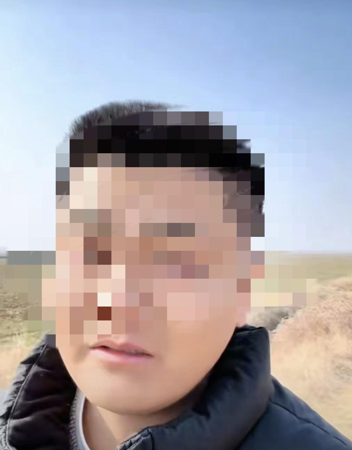 家人们姐姐们下午好，现在是16点半，姗姗看到这几天网络上吵吵闹闹，认亲兄弟俩，双