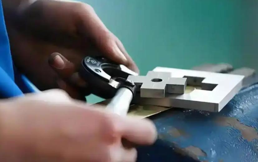 为什么说八级钳工就是人类极限了？就这么说吧，把八级钳工放在末日之下，在没有机床的