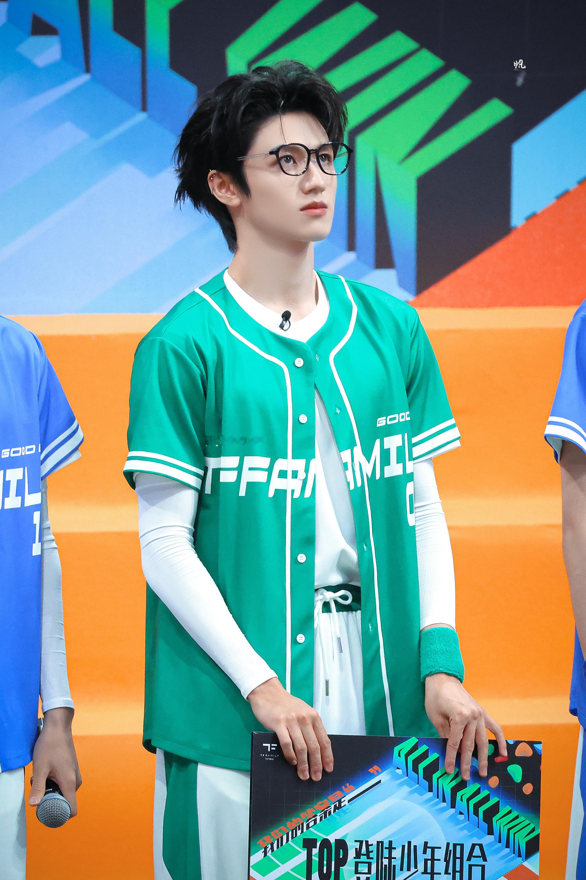 (📸) day2 眼镜小猫驾到！·今日星拍放送