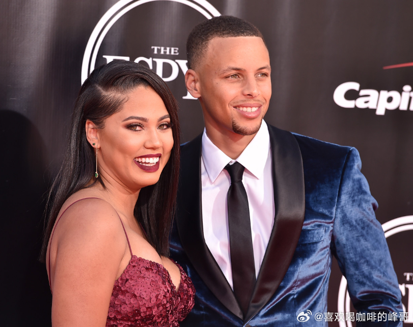 近日阿耶莎和库里参加了播客节目“IMO with Michelle Obama 