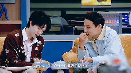 贺峻霖在一路繁花点饭都有PTSD了贺峻霖被点饭逼出PTSD！和米线商家沟通十分钟