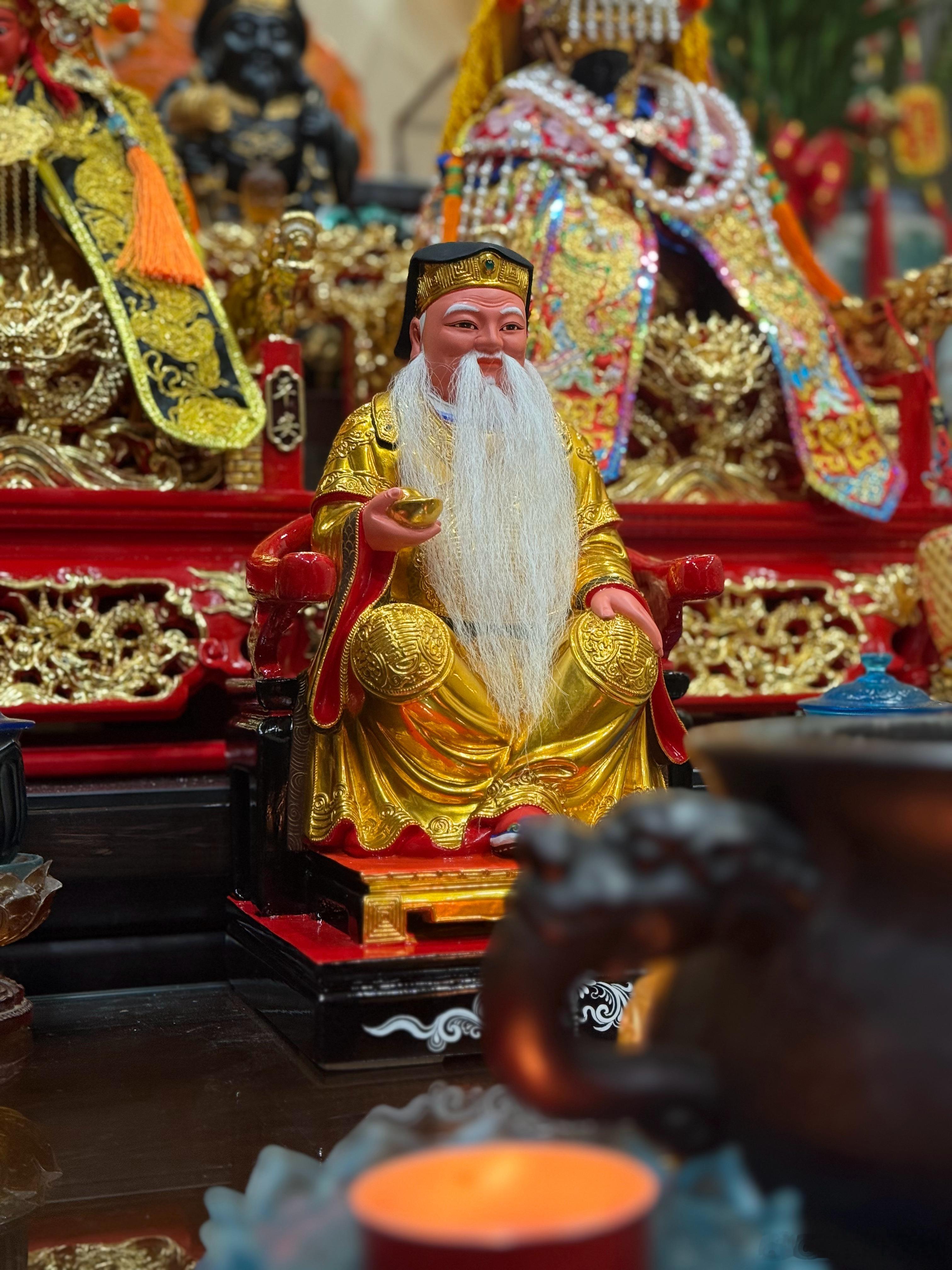 人活着一定要明白，生活是自己的，千万不要为难自己，有什么样的本事，就过什么样的日