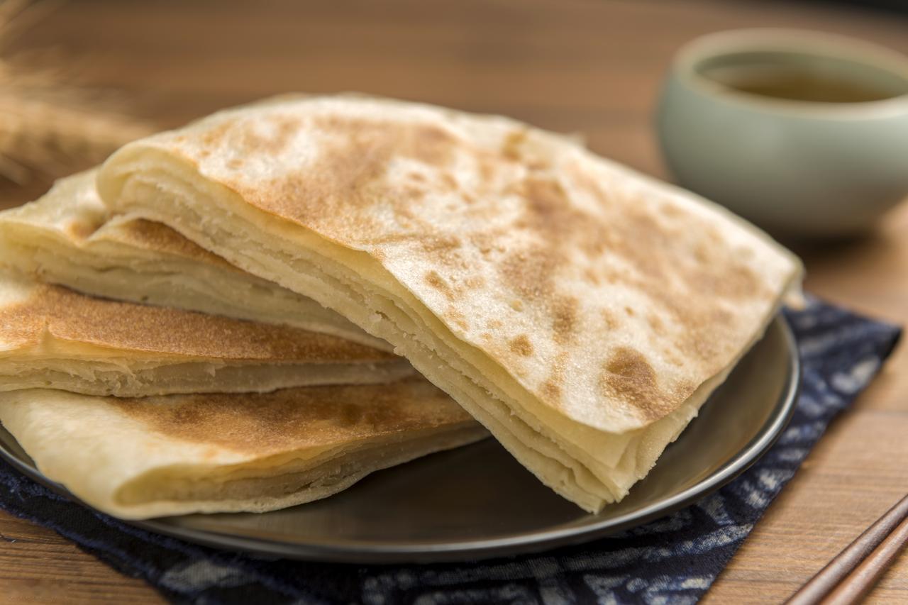 正月初十，是大地的生日。民间有“1吃、2做、3忌”的讲究。

一吃，指吃馍饼。正