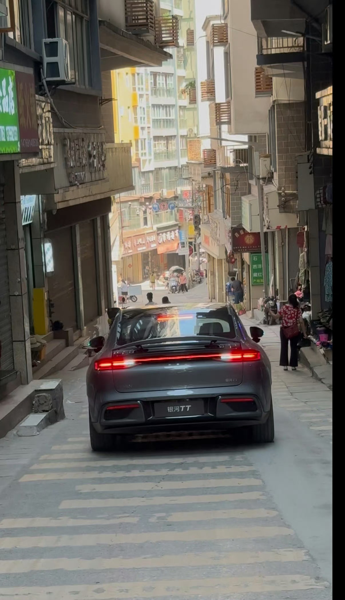 一线城市到底有多一线 没想到云南盐津才是真“一线城市”，整个县城就在两山一河的峡
