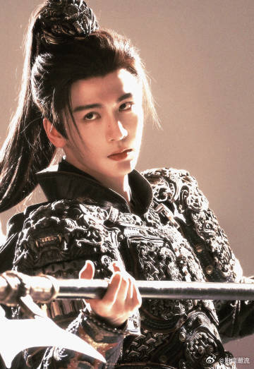 张凌赫长相优越演技也优越 看张凌赫演戏，是一种享受。无论何种情感变化，他总能精准