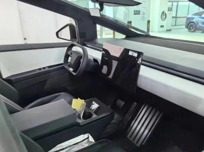 特斯拉“赛博皮卡”Cybertruck，终于在国内首次亮相了！按照计划，这款次世