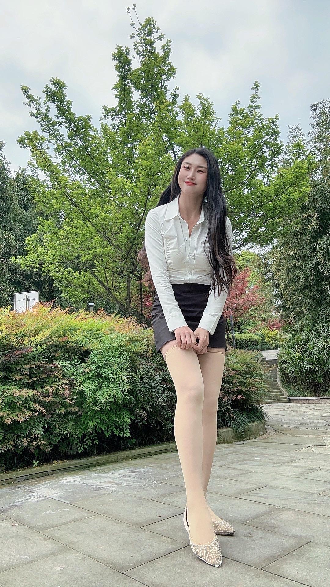 心疼她不吃饭 ，那为什么不给她点外卖呢 ，心疼她晚睡 为什么不提醒她早睡呢 ，心