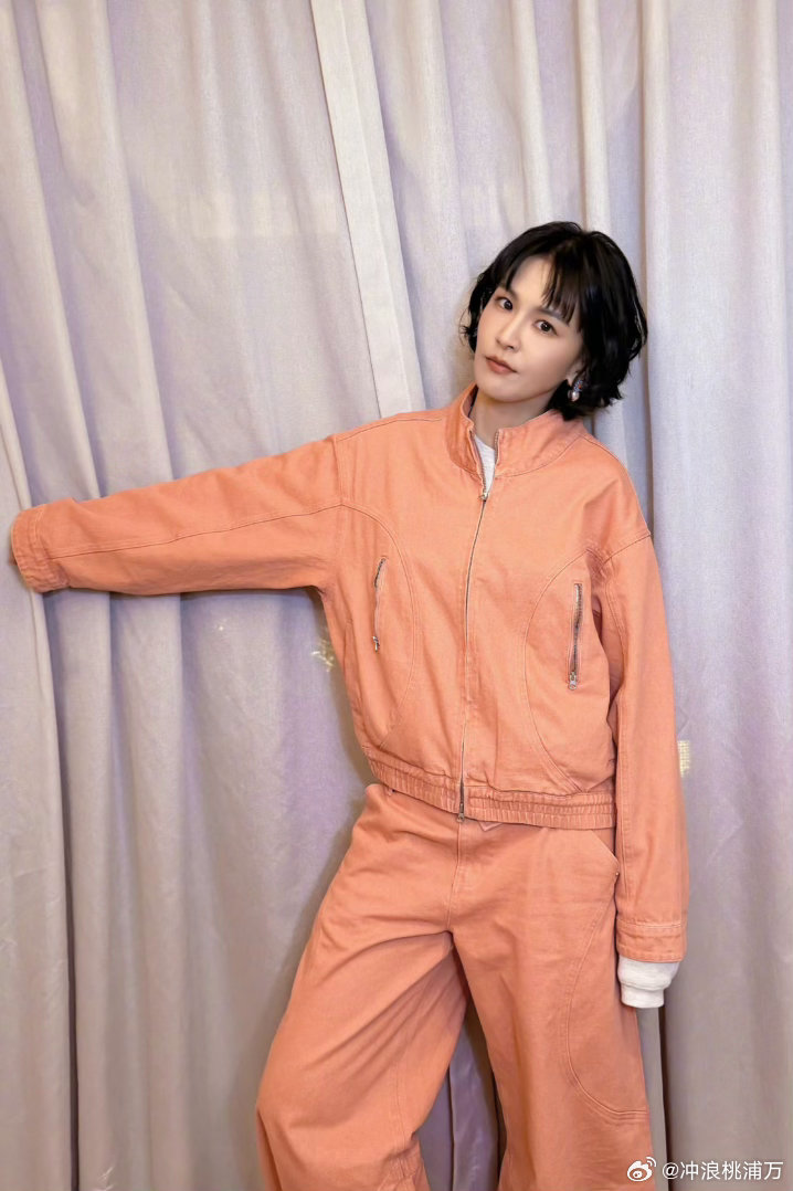 曾沛慈是来修音响的吗曾沛慈的实力不容小觑！从初舞台到小考都是修音响的水平，歌词还