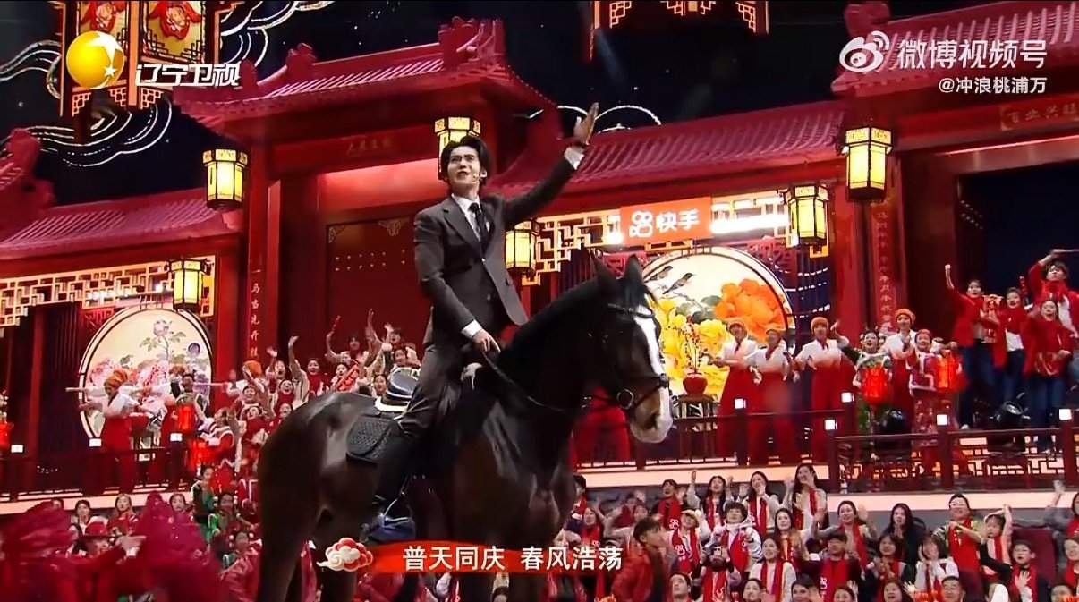 辽宁春晚尽显北方豪迈辽宁春晚开场《骏马奔腾向北方》尽显北方广阔豪迈！东北人的年味