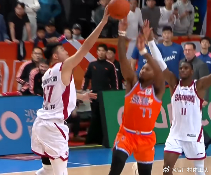 山西男篮战胜福建男篮 焦海龙封盖皮特森的压哨三分球，山西2分险胜福建，这场最后的