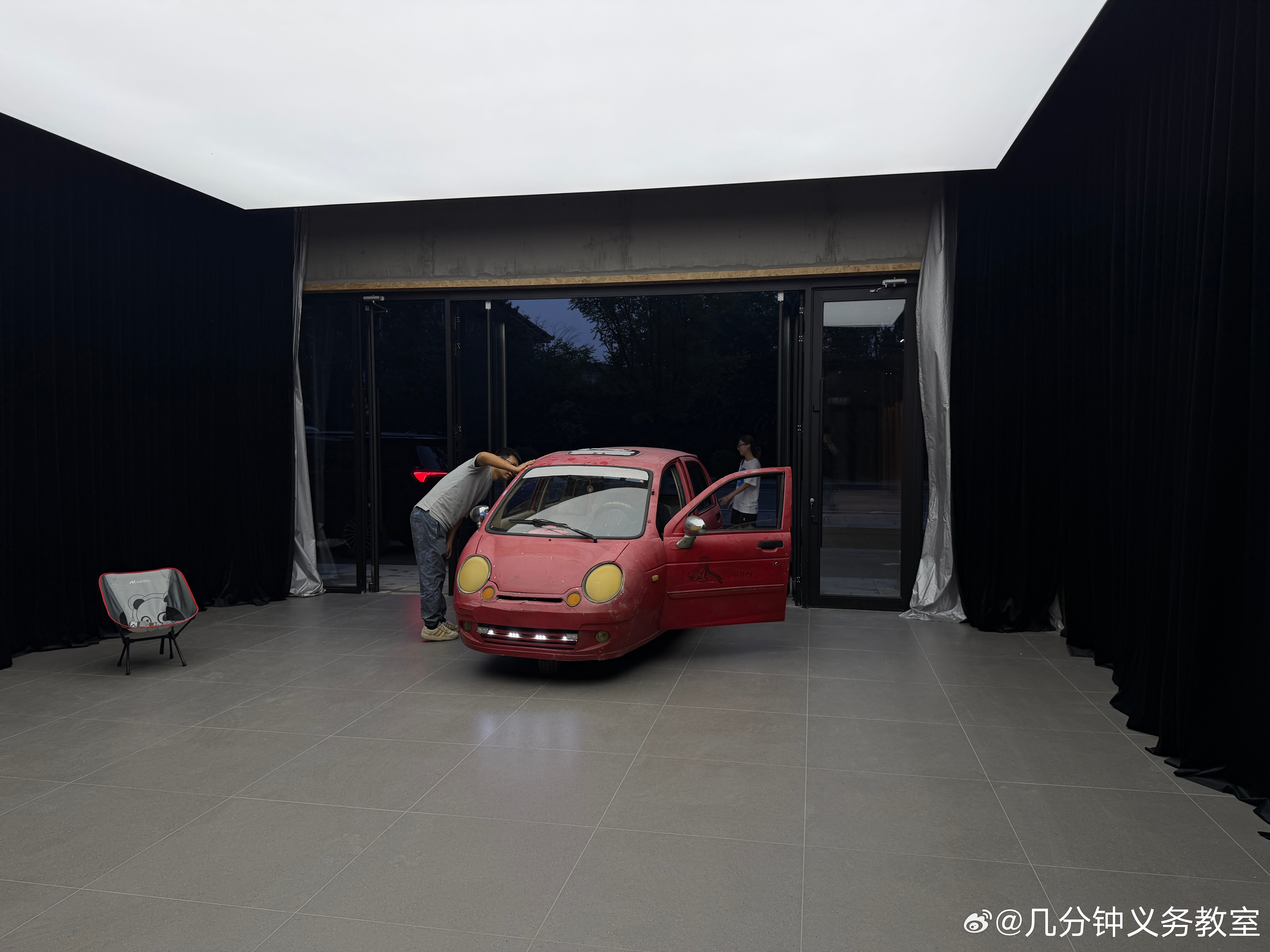 买了个道具，大家抢着试驾，然后倒挡消失了