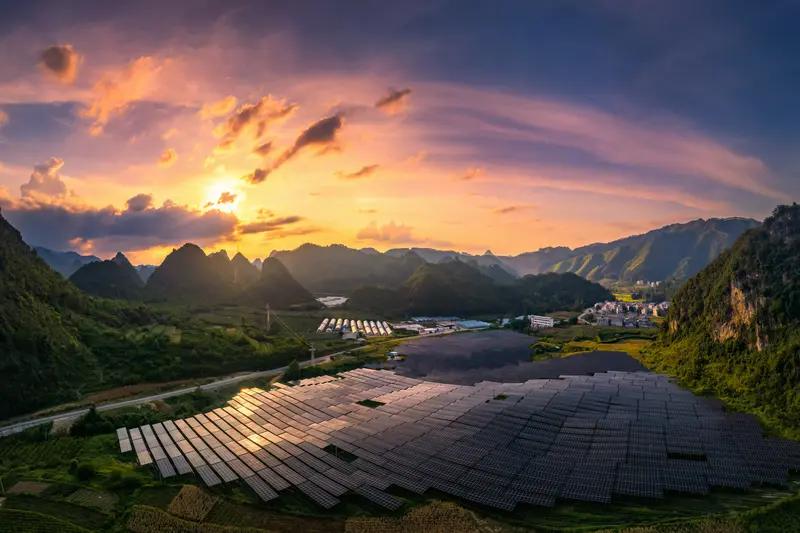 混沌期管不了市场，
只能管住自己的手。
静心等待，
仓位两成。
可以看看储能，