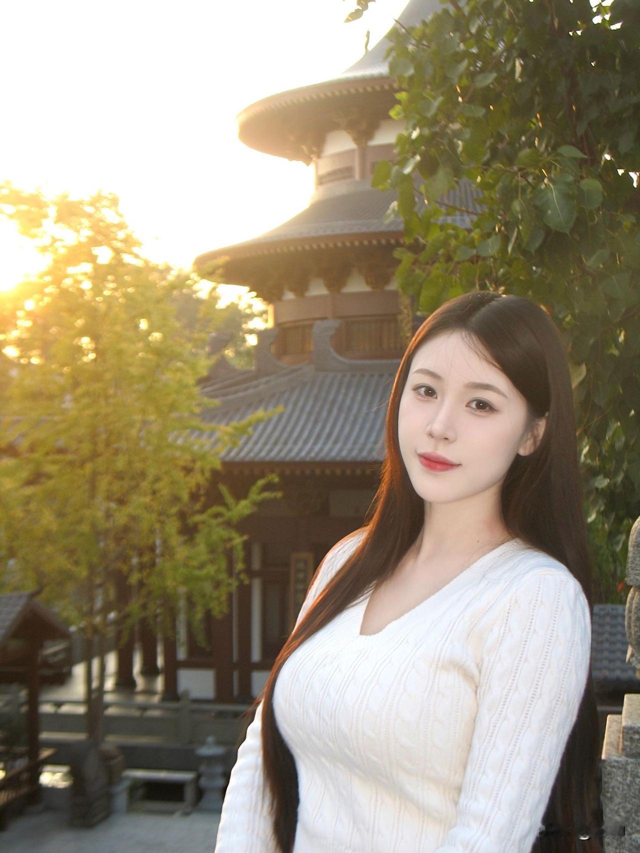 人这辈子有太多露水情缘 
错也好
错过也好。
缘份即轮回 这一生怎能相遇 今生犯