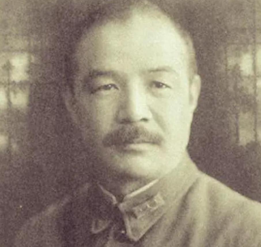 1947 年，汤阴城破，孙殿英做了俘虏，被绳子捆着押到解放军的指挥部，等着发落。