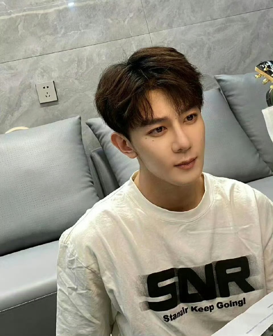 夏之光八年后再登大银幕原来夏之光上部电影已经八年了夏之光时隔八年重返大银幕，新片