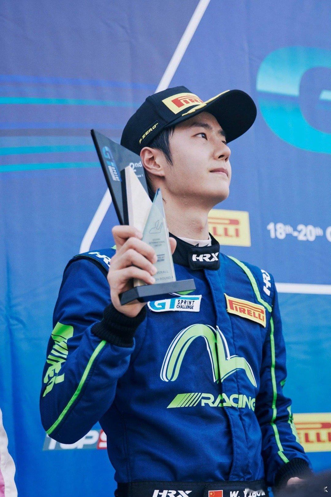 #王一博GT3赛车比赛精彩镜头#王一博在GT3赛车比赛中，风驰电掣，疾如闪电！每