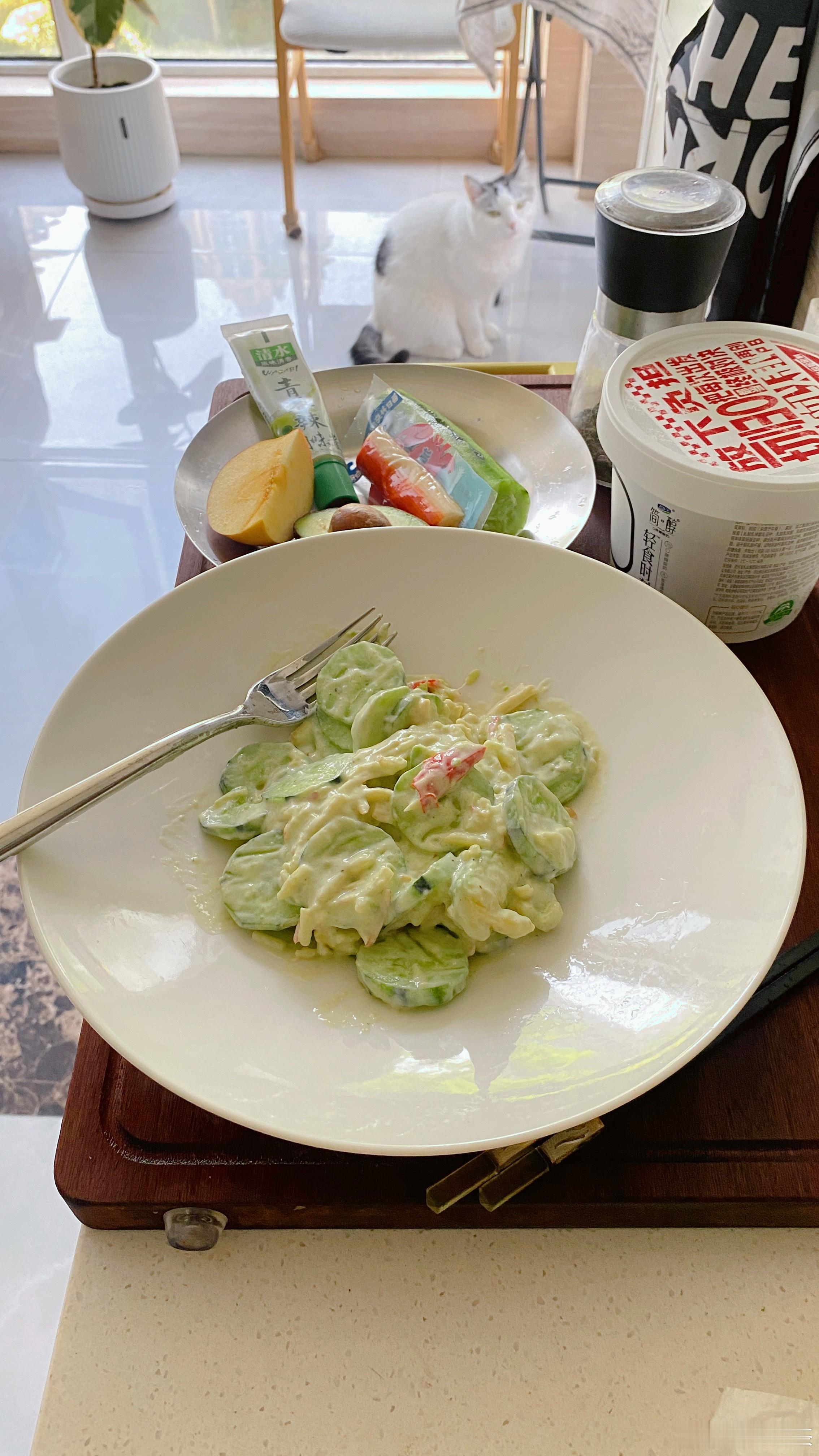 晚餐复刻冰岛黄瓜沙拉，果然火起来是有原因的口感太惊艳了，停不下来，我怕不好吃，只