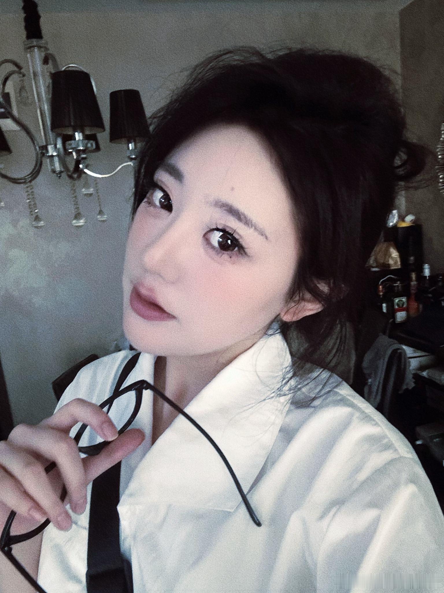 只看我，好不好。 ​​​