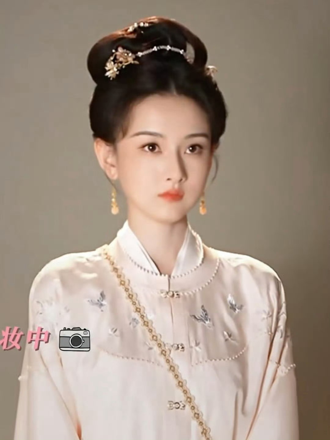 宋祖儿《表妹万福》开拍，继《折腰》以后最喜欢的妆造，温婉大方的宋祖儿谁不喜欢呢[