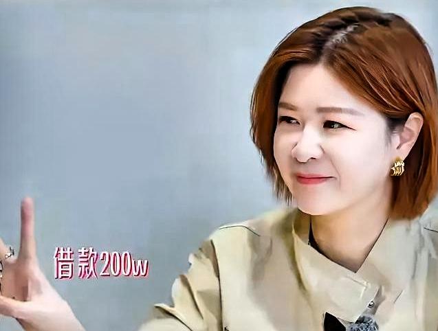 谁懂啊！杜华这句大实话，比任何公关稿都狠。

她在《姐姐当家2》里直接摊牌：签了