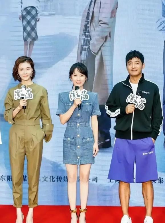 你发现了吗？车晓个子虽然比李念高，但气质却输给了李念，所以说小个子女生一定要自信