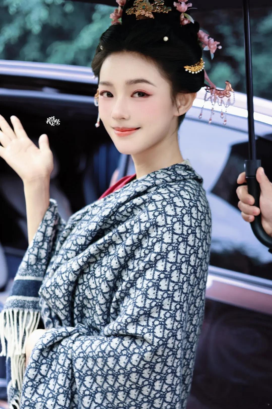 林允聊斋开机出妆，站姐少磨点皮吧她不需要这么大磨皮 ​​​