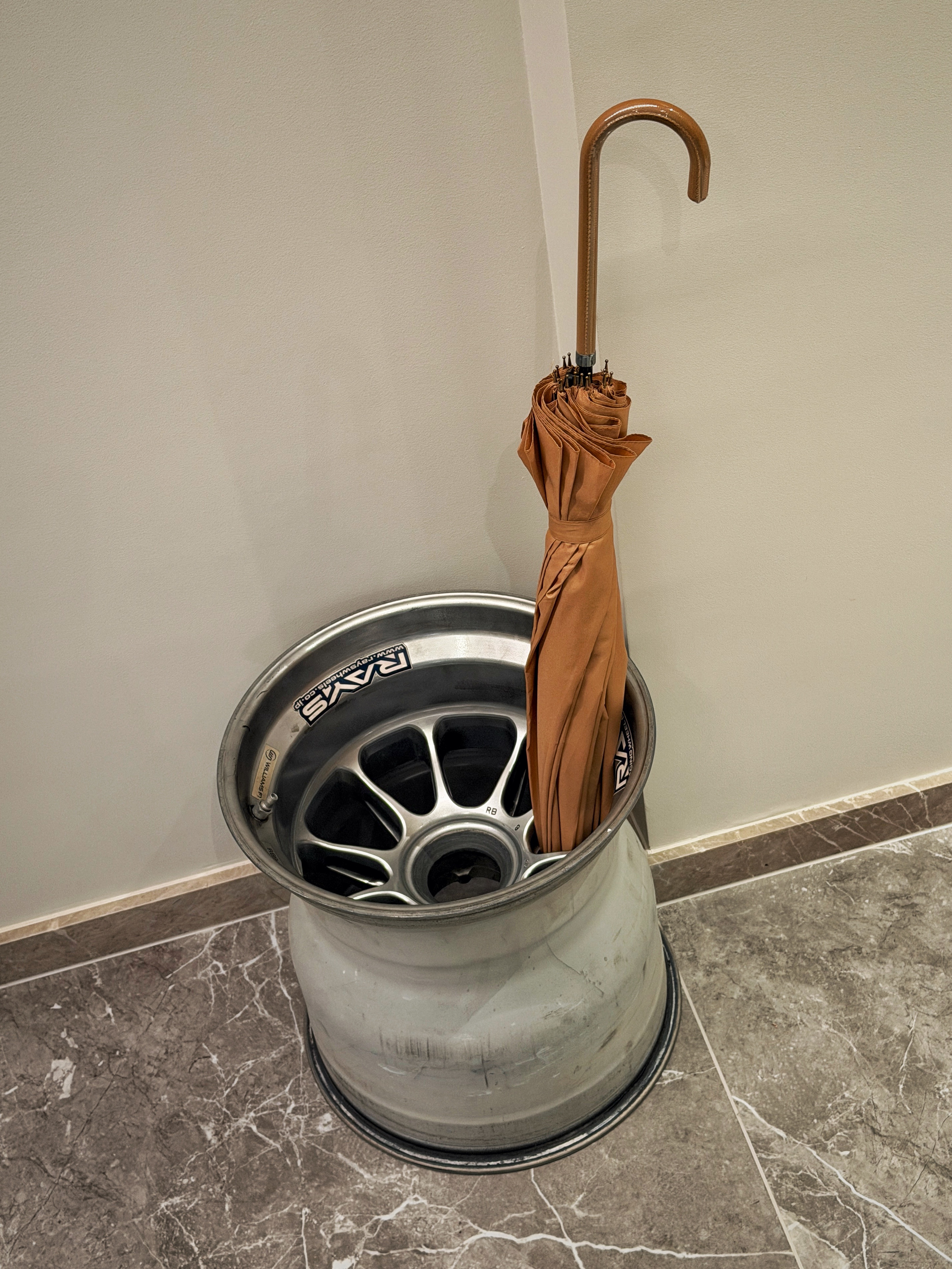 安排了一个在2009年威廉姆斯赛车上跑过六场F1比赛，637.90km里程的……