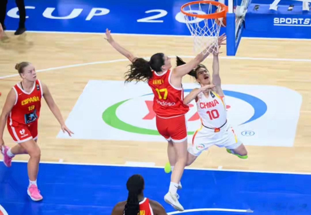 中国U17女篮不敌西班牙罚球只有37.5%的命中率，这是对自己的一种惩罚。无数次