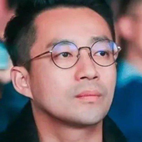 汪小菲今天从泰国赶回台湾 江小菲今天从泰国赶回台湾 不要轻易评论一个人因为他之前