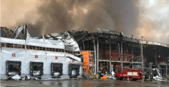 俄罗斯在短时间内横扫了乌克兰超过40万平方米的物流仓库，总面积能顶56个足球场，