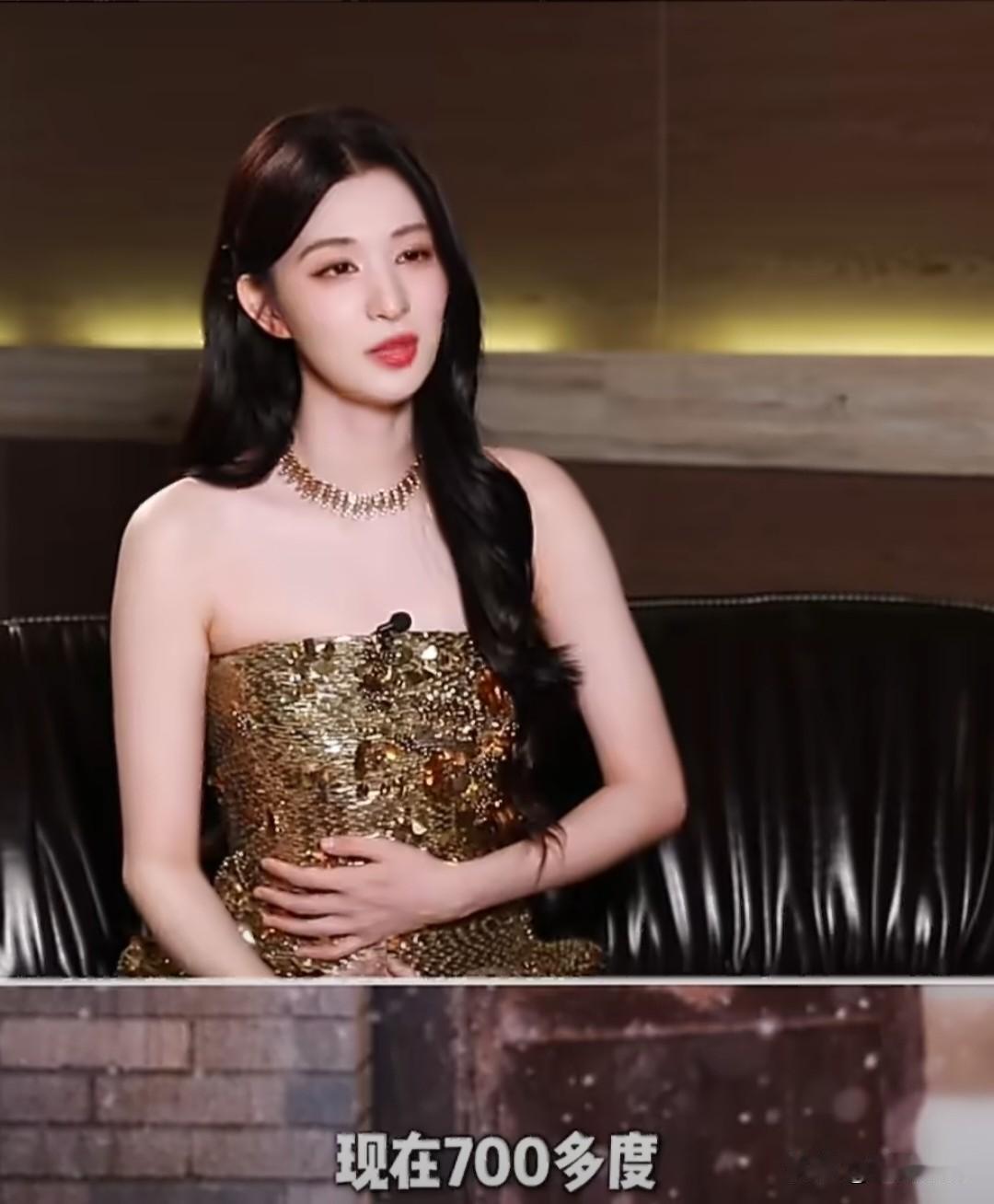 王楚然：“我摘了眼镜只能分清男女，眼睛看不清的时候，耳朵也像听不清别人说话。我刚