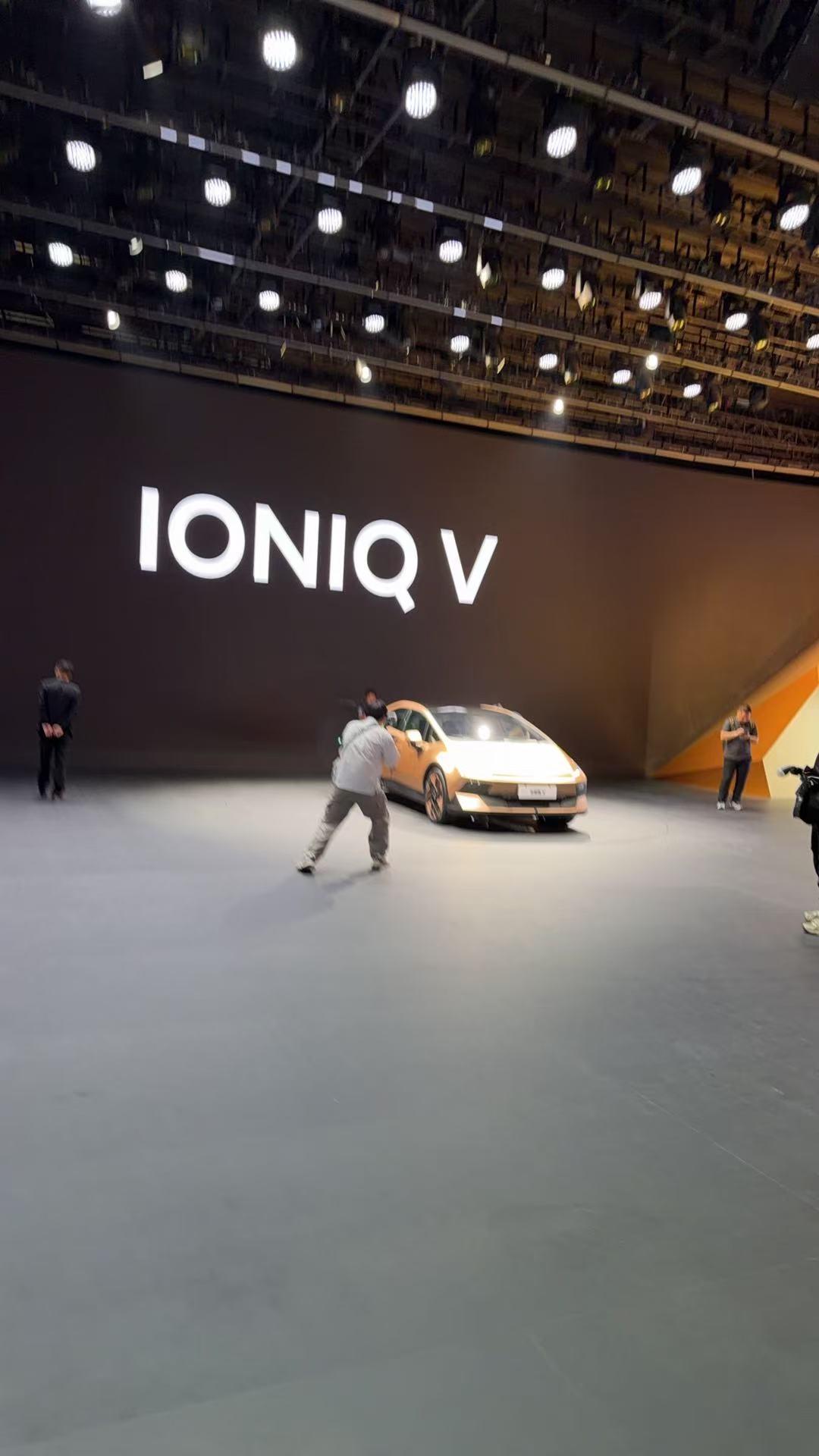 艾尼氪金星亮相北京车展。北京现代又出奇招，猛将上场，奋力一搏，胜算几何？
艾尼氪