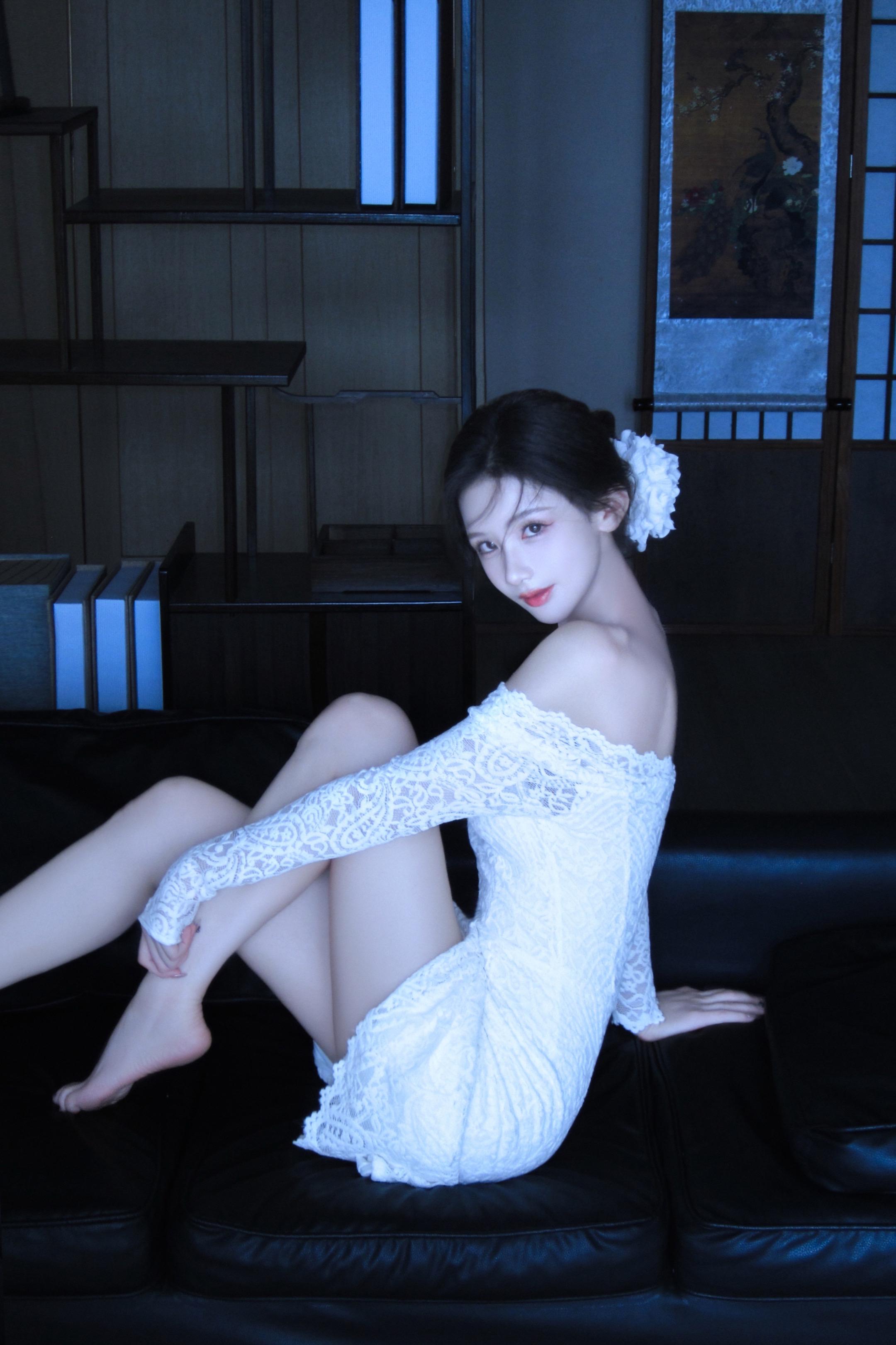 如传世的青花瓷自顾自美丽。