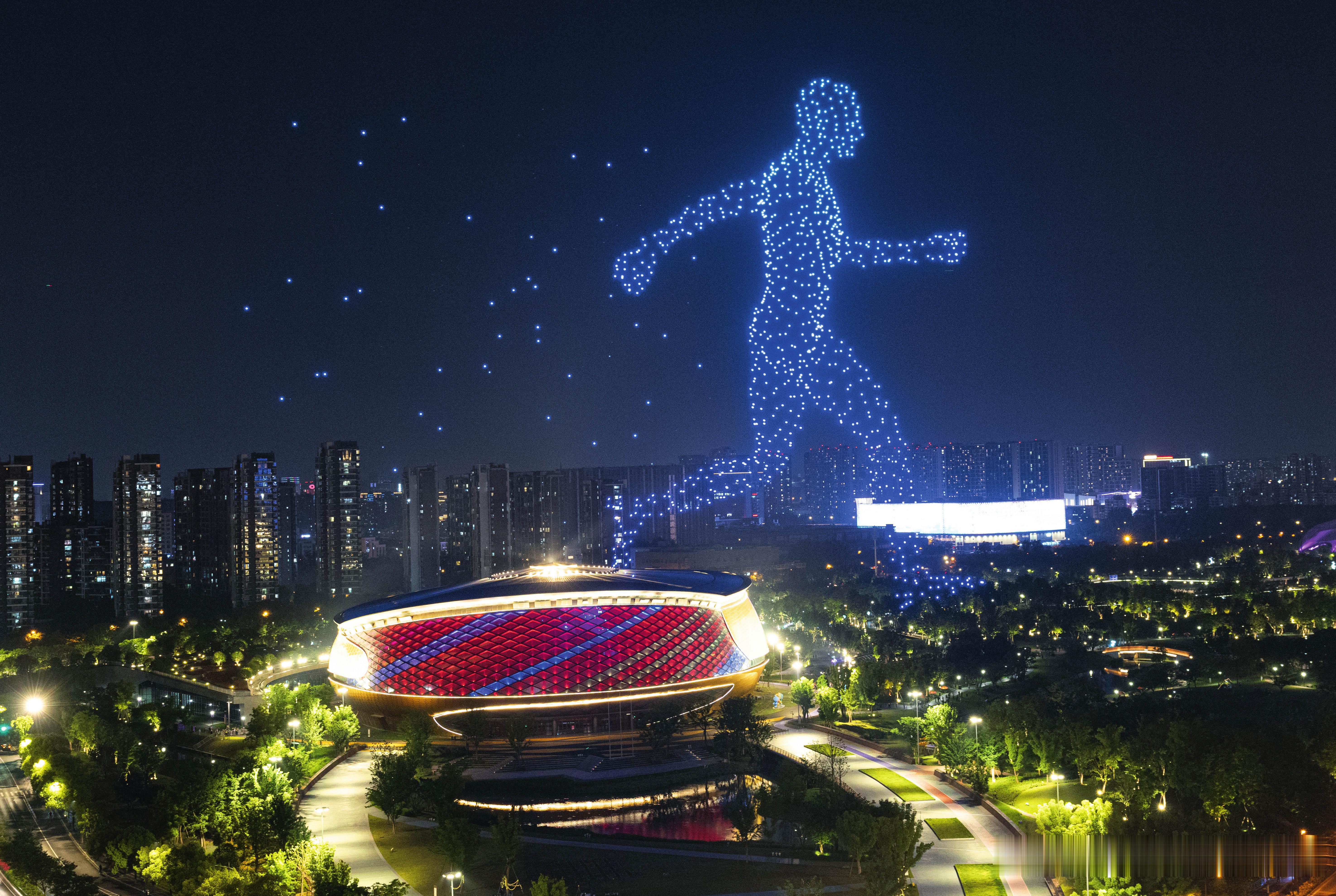 2023年5月13日浙江杭州拱墅运河体育公园体育馆上空上演无人机灯光秀表演历史影
