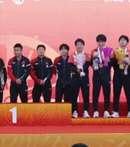 大头：先热热身，一会看我帅气登场[酷]

亚锦赛结束，国乒拿下双冠，在颁奖仪式上