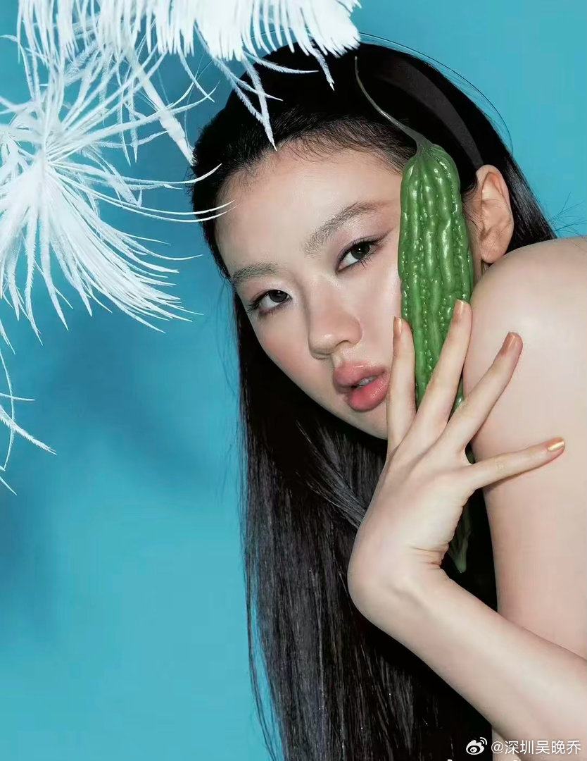 单依纯这组新写真，给我看沉默了，明眼人都看得出来，单依纯最大问题就是没选对适合自