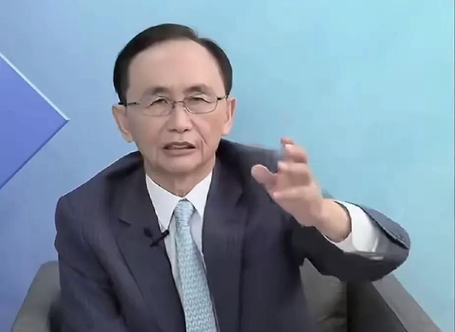 台湾岛内的预言家突然发出预言。

预言家说，过了8月，蒋万安就要跑遍各地去见人拉