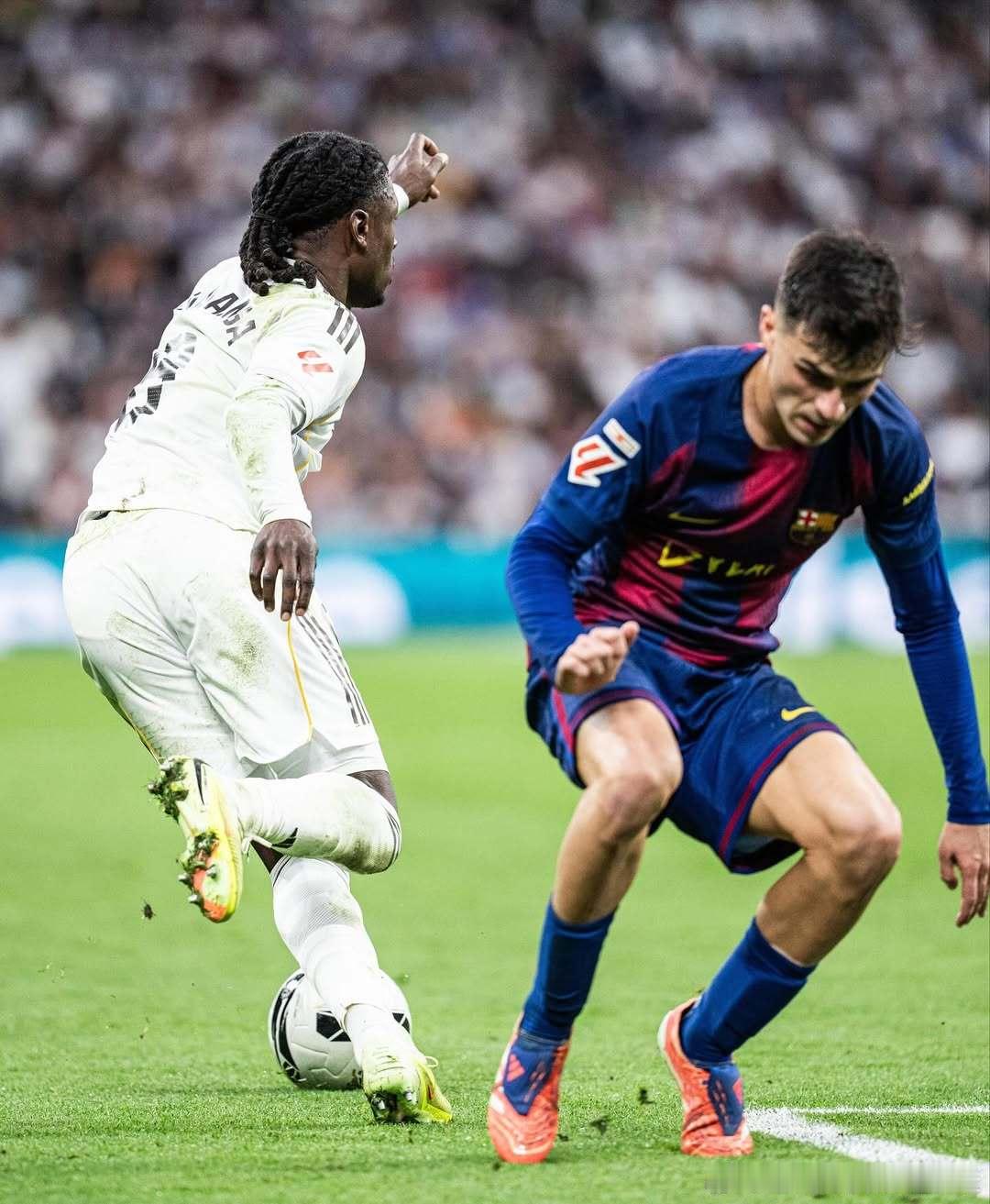 卡马文加：我的俱乐部！美凌格们，好好享受你们的周日吧 🤍🤍🤍 ​​​