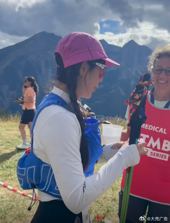 赵奕欢完成UTMB勃朗峰赛道在阿尔卑斯山野挥洒汗水，赵奕欢圆满拿下UTMB完赛成