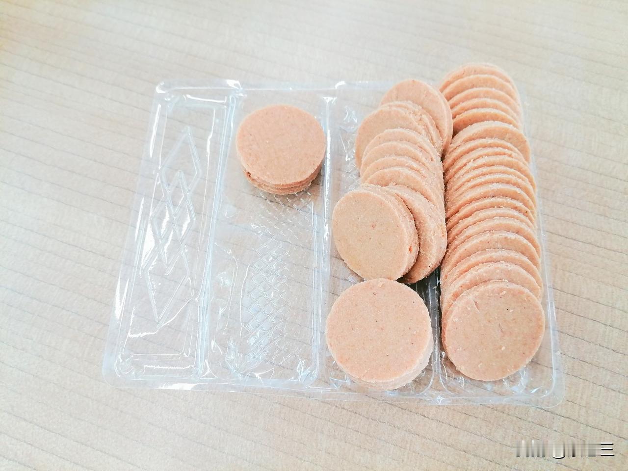 今天去省城办件事，本来，我准备的很充分，但是到了火车站，才发现没有带水果糖，也没