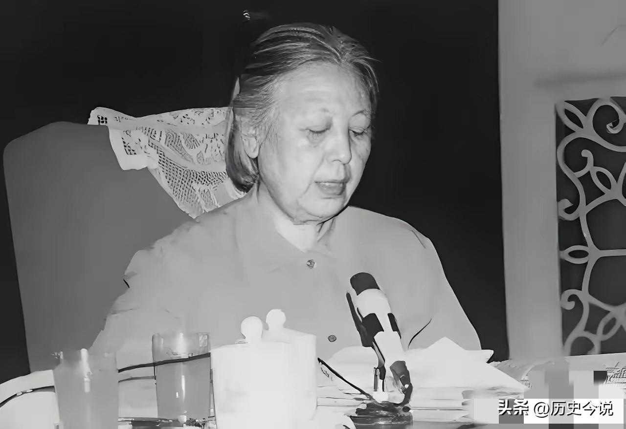 1949重庆营救：傅作义夫人被扣，地下党苦寻无果，邮递员凭黑眼圈破局
 
阅读此