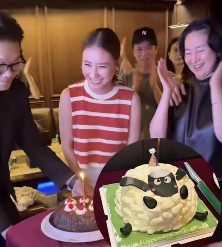 何超莲35岁生日派对，二三四房齐聚，全家都来了独缺老公窦骁。何超莲包了一间超大K