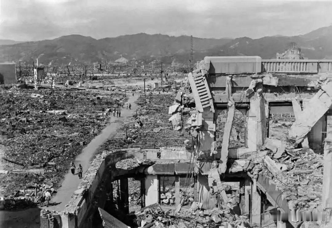 1945年8月，日本被美国用原子弹轰炸了
2023年8月，日本把核污水倒入太平洋