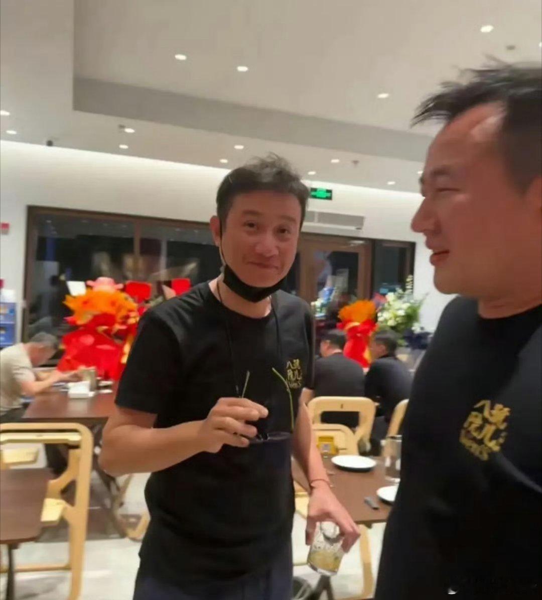 文章开饭店了文章一直是我挺喜欢但特别可惜的演员人不能这辈子犯了一次错就翻不了身吧