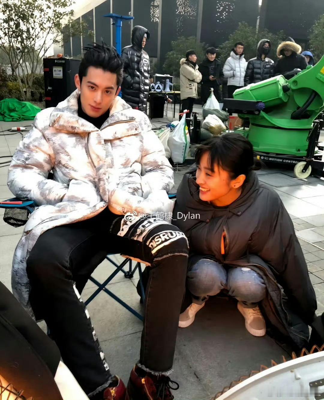 王鹤棣让沈月吸二手烟，说实话流星花园已经很久了，现在都能被叭出来，棣棣真的不舒服