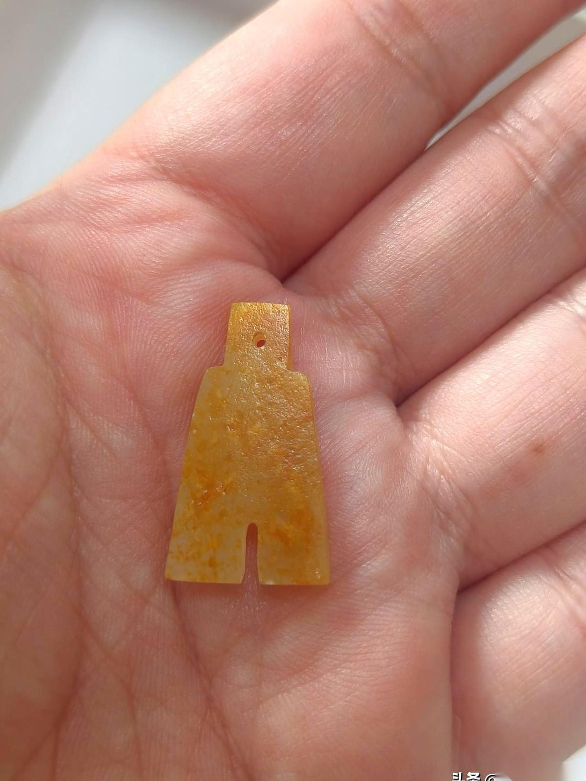 群里的消息框快速向上滚动，十几张截图接连弹出来。
奇怪的是，单子上的代码没一个重