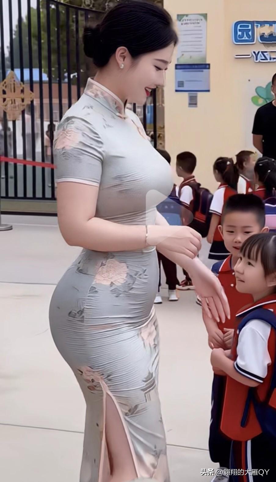 现在有些幼儿园老师的穿着打扮确实很吸睛。之前有幼儿园老师玩游戏露黑丝大长腿还冲上