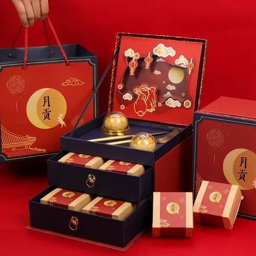 我已经很多年没有吃月饼了，不是我不想吃，而是有心无力，根本享受不起！记得小时候，